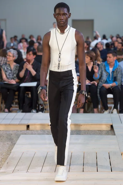 Look 3